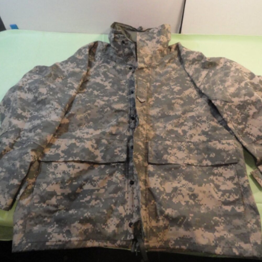 US ARMY COLD DIGITAL CAMO szMEDIUM/SHORT PARKA JACKET 8415-01-526-9180 LD 6491